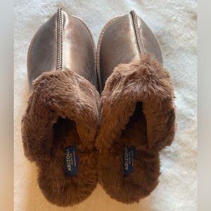 💕 NWOT Arizona Tori Womens Slip-On Slippers💕